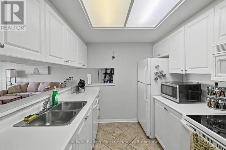 1011 - 712 ROSSLAND ROAD E, Whitby (Pringle Creek), Ontario, L1N9E8