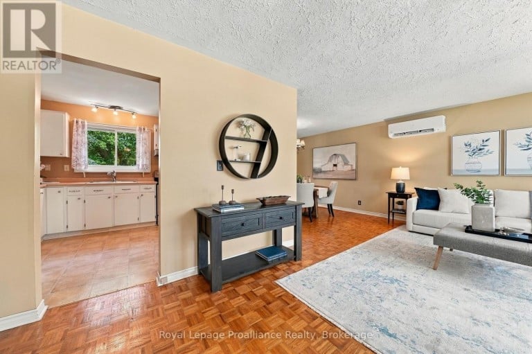 36 PARKVIEW HEIGHTS, Quinte West (Trenton Ward), Ontario, K8V5L7