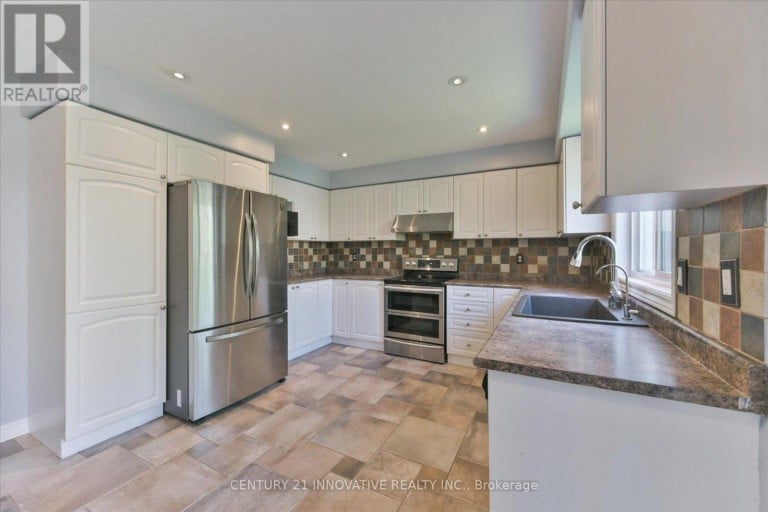 28 EMPIRE DRIVE, Barrie (Innis-Shore), Ontario, L4N0Y9