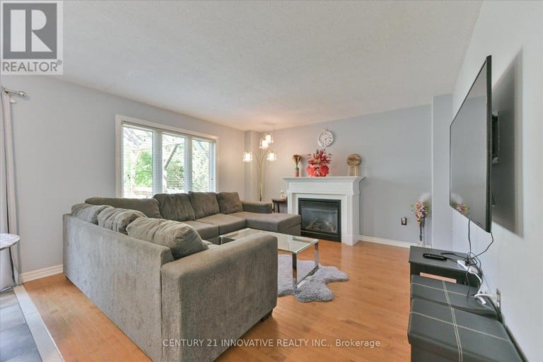 28 EMPIRE DRIVE, Barrie (Innis-Shore), Ontario, L4N0Y9