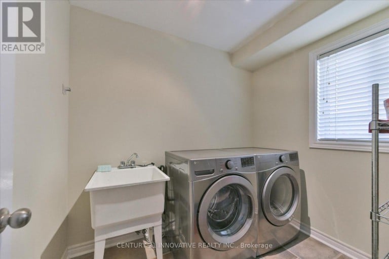 28 EMPIRE DRIVE, Barrie (Innis-Shore), Ontario, L4N0Y9