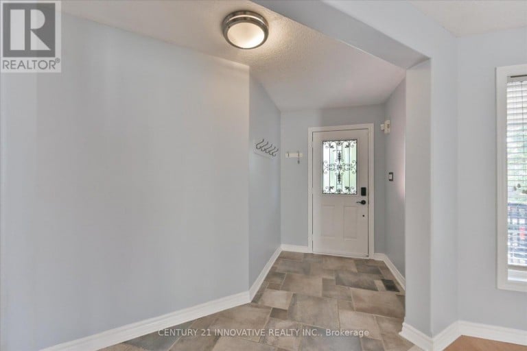 28 EMPIRE DRIVE, Barrie (Innis-Shore), Ontario, L4N0Y9