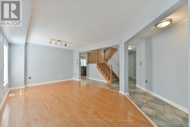 28 EMPIRE DRIVE, Barrie (Innis-Shore), Ontario, L4N0Y9