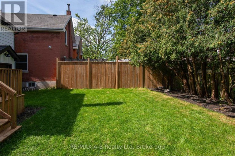 40 EAST GORE STREET, Stratford, Ontario, N5A3X5