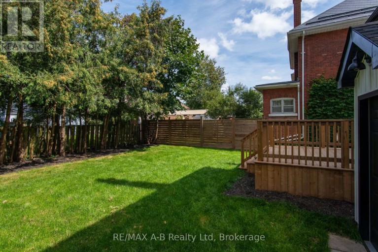 40 EAST GORE STREET, Stratford, Ontario, N5A3X5