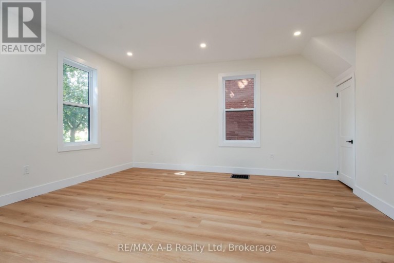 40 EAST GORE STREET, Stratford, Ontario, N5A3X5