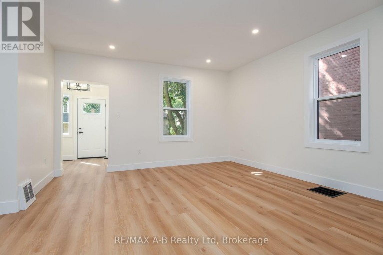 40 EAST GORE STREET, Stratford, Ontario, N5A3X5