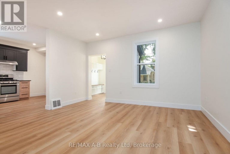 40 EAST GORE STREET, Stratford, Ontario, N5A3X5
