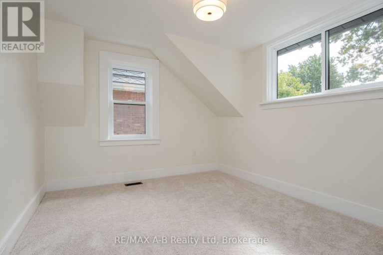 40 EAST GORE STREET, Stratford, Ontario, N5A3X5