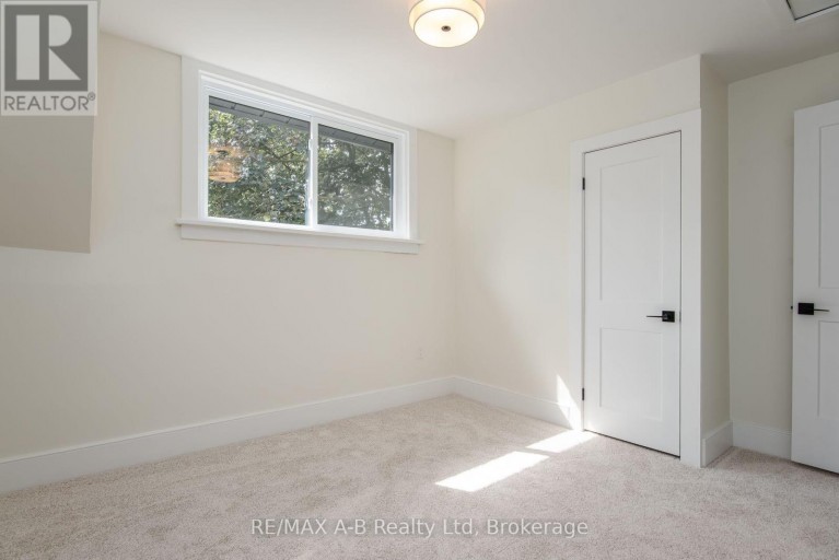 40 EAST GORE STREET, Stratford, Ontario, N5A3X5