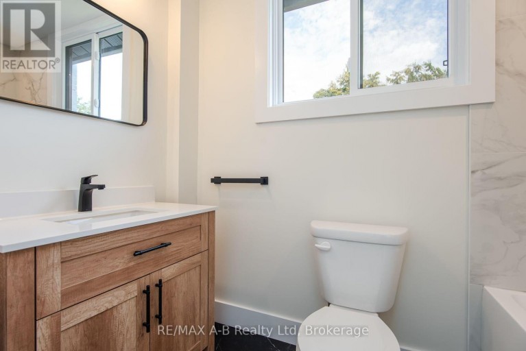 40 EAST GORE STREET, Stratford, Ontario, N5A3X5