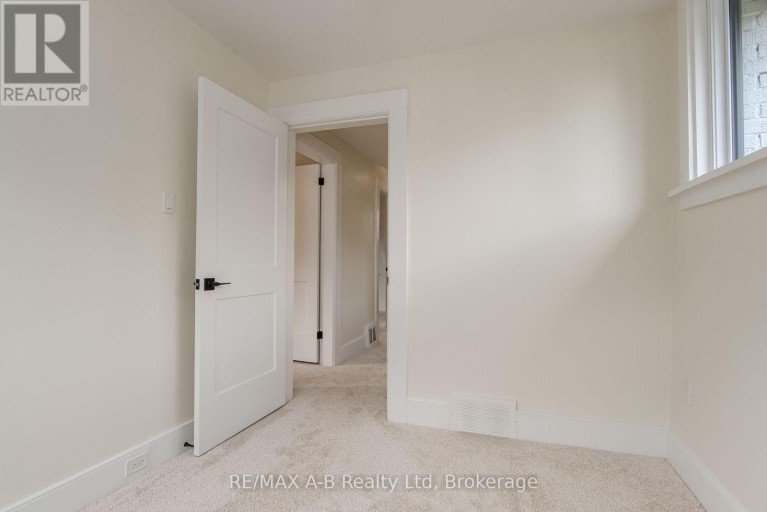 40 EAST GORE STREET, Stratford, Ontario, N5A3X5