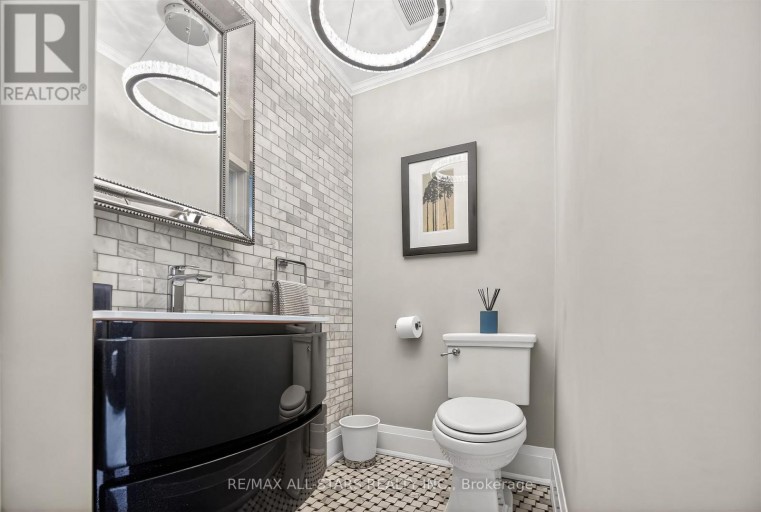 30 EDGEWOOD CRESCENT, Toronto (Rosedale-Moore Park), Ontario, M4W3A9