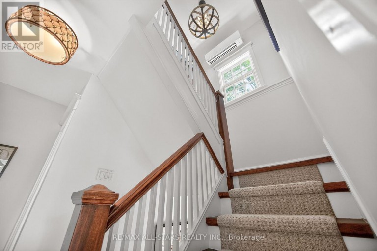 30 EDGEWOOD CRESCENT, Toronto (Rosedale-Moore Park), Ontario, M4W3A9