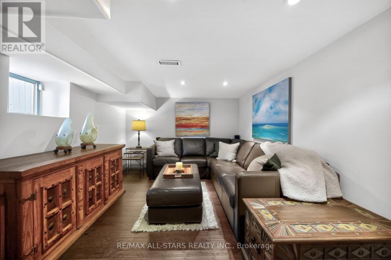 30 EDGEWOOD CRESCENT, Toronto (Rosedale-Moore Park), Ontario, M4W3A9