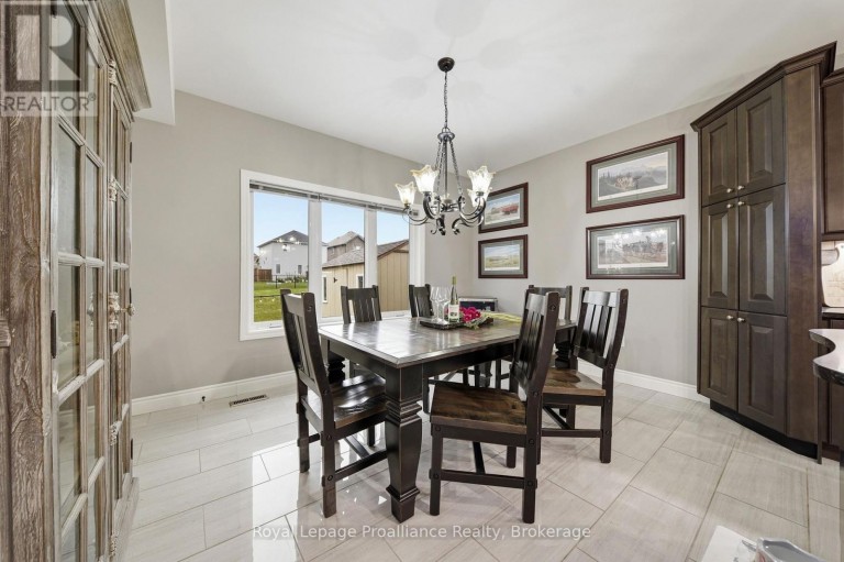 32 WALNUT CRESCENT, Belleville (Thurlow Ward), Ontario, K8N0E4
