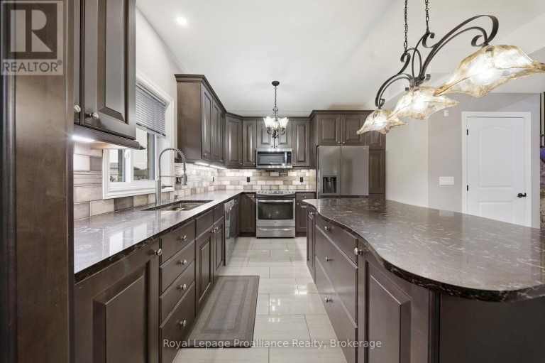 32 WALNUT CRESCENT, Belleville (Thurlow Ward), Ontario, K8N0E4