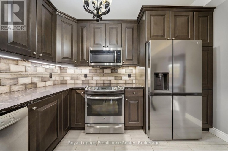 32 WALNUT CRESCENT, Belleville (Thurlow Ward), Ontario, K8N0E4