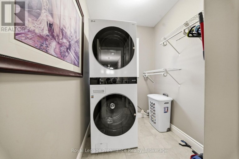 32 WALNUT CRESCENT, Belleville (Thurlow Ward), Ontario, K8N0E4