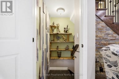 32 WALNUT CRESCENT Belleville (Thurlow Ward) Ontario photo 32
