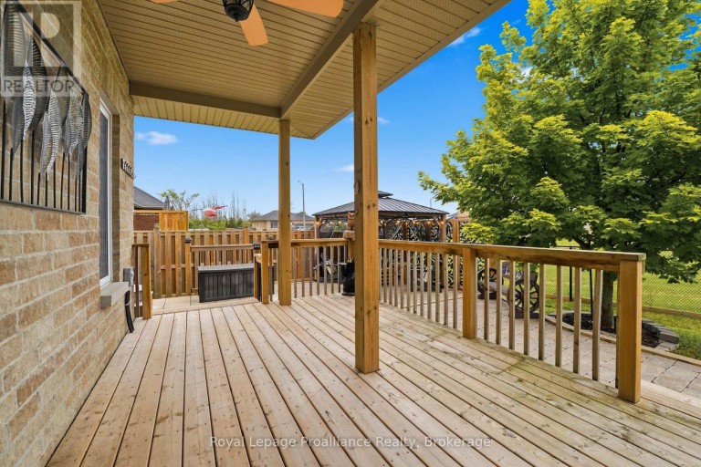 32 WALNUT CRESCENT, Belleville (Thurlow Ward), Ontario, K8N0E4