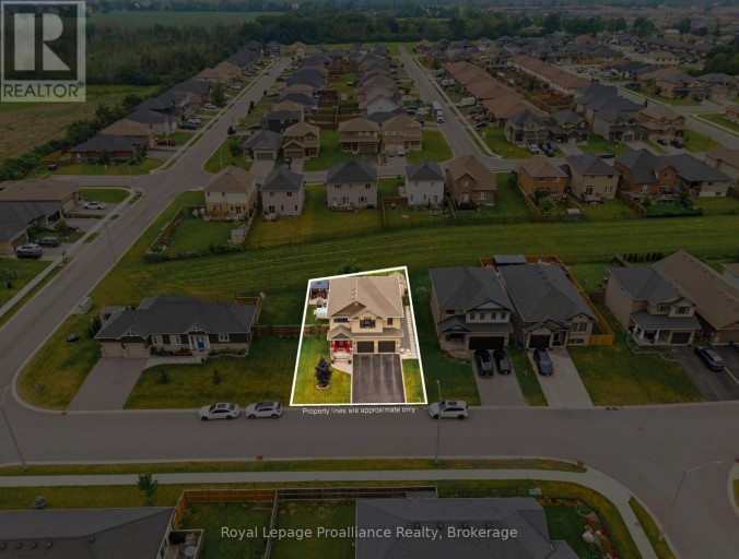 32 WALNUT CRESCENT, Belleville (Thurlow Ward), Ontario, K8N0E4