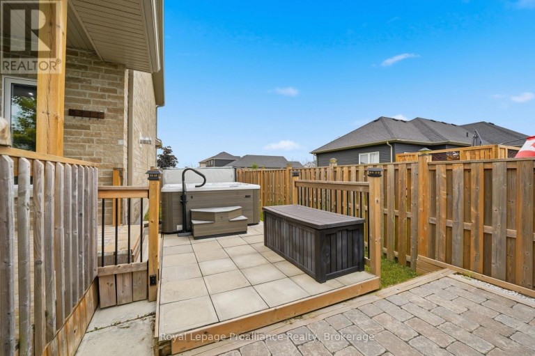 32 WALNUT CRESCENT, Belleville (Thurlow Ward), Ontario, K8N0E4