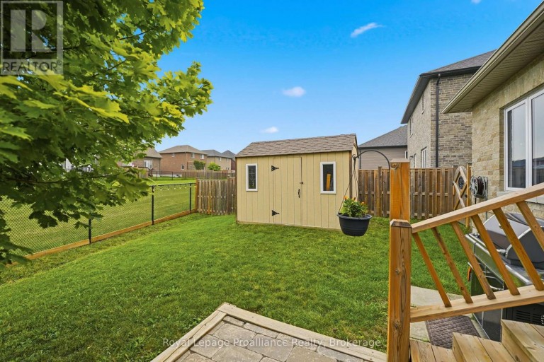 32 WALNUT CRESCENT, Belleville (Thurlow Ward), Ontario, K8N0E4