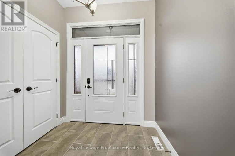 32 WALNUT CRESCENT, Belleville (Thurlow Ward), Ontario, K8N0E4