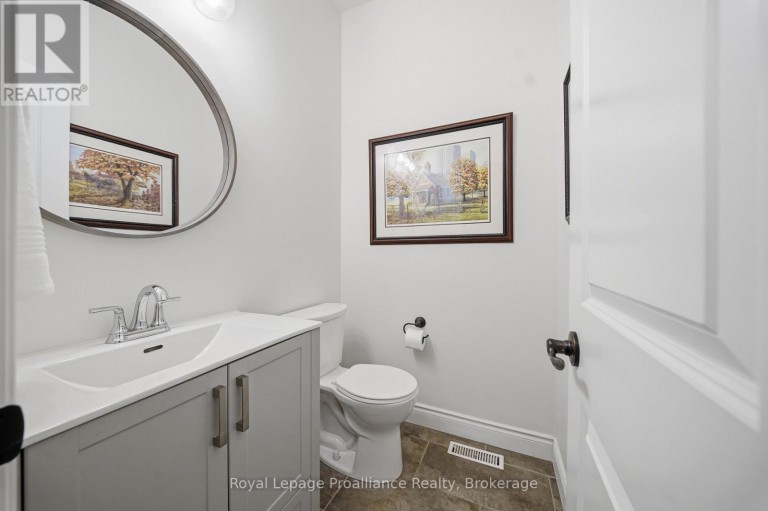 32 WALNUT CRESCENT, Belleville (Thurlow Ward), Ontario, K8N0E4