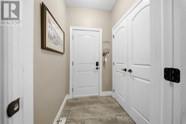 32 WALNUT CRESCENT, Belleville (Thurlow Ward), Ontario, K8N0E4
