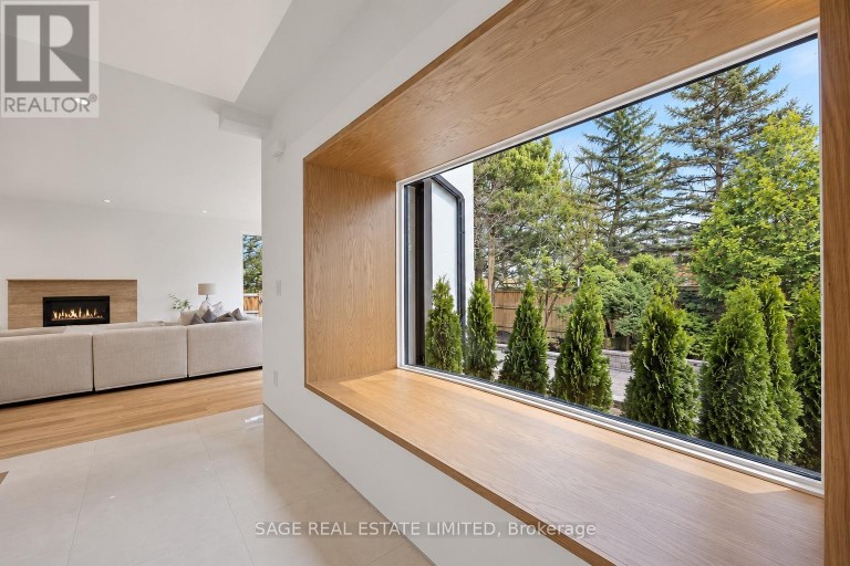 2 ADDISON CRESCENT, Toronto (Banbury-Don Mills), Ontario, M3B1K8