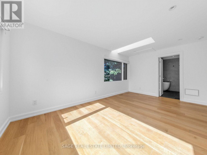 2 ADDISON CRESCENT, Toronto (Banbury-Don Mills), Ontario, M3B1K8