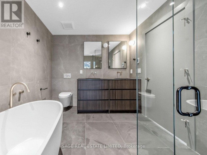 2 ADDISON CRESCENT, Toronto (Banbury-Don Mills), Ontario, M3B1K8