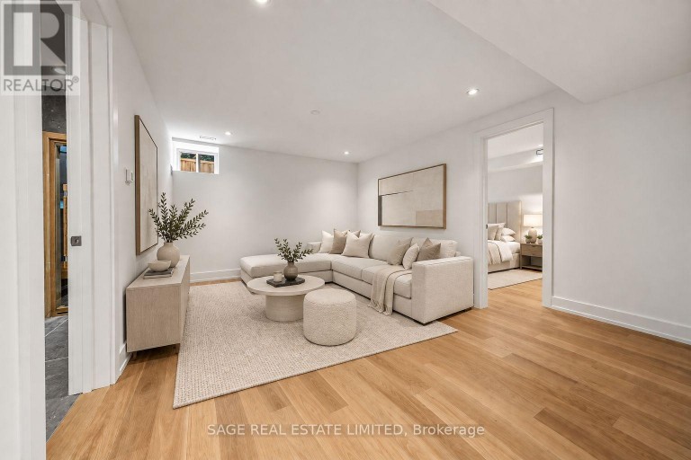 2 ADDISON CRESCENT, Toronto (Banbury-Don Mills), Ontario, M3B1K8