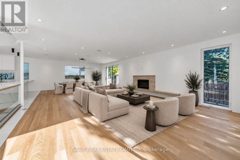 2 ADDISON CRESCENT, Toronto (Banbury-Don Mills), Ontario, M3B1K8