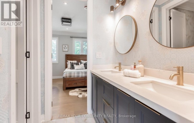 606 STEPHENS CRESCENT, Oakville (WO West), Ontario, L6K1Y3