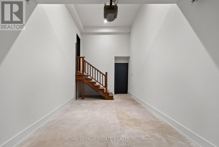 5 NORTH DRIVE, Toronto (Birchcliffe-Cliffside), Ontario, M1N1Y9
