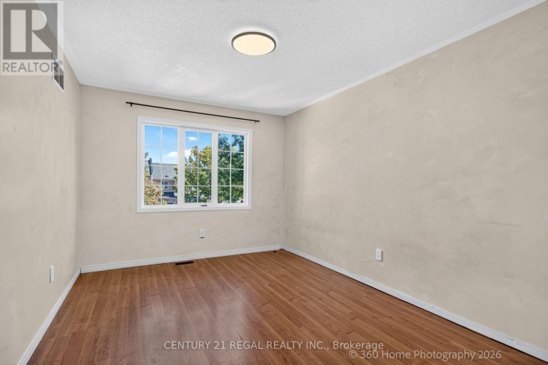 352 FLAGSTONE WAY, Newmarket (Woodland Hill), Ontario, L3X2R3