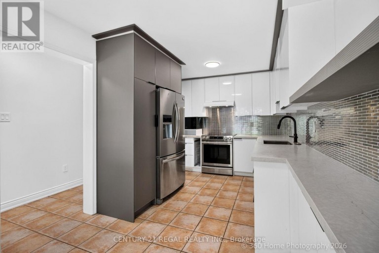 352 FLAGSTONE WAY, Newmarket (Woodland Hill), Ontario, L3X2R3