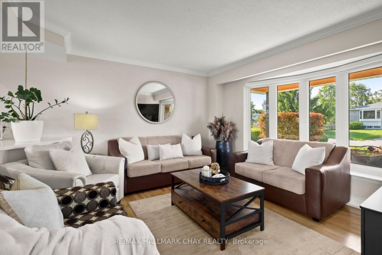 8 GRASSINGTON CRESCENT, Brampton (Northgate), Ontario, L6S1Z6