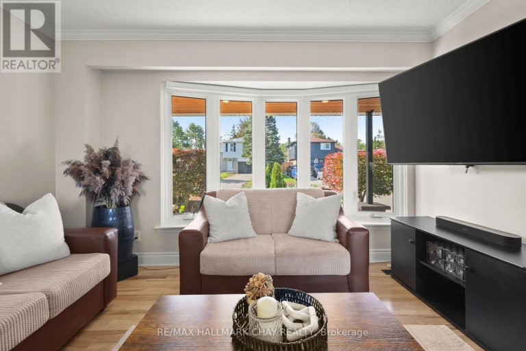 8 GRASSINGTON CRESCENT, Brampton (Northgate), Ontario, L6S1Z6