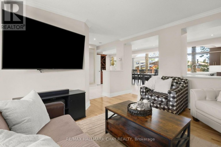 8 GRASSINGTON CRESCENT, Brampton (Northgate), Ontario, L6S1Z6