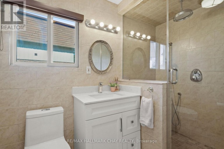 8 GRASSINGTON CRESCENT, Brampton (Northgate), Ontario, L6S1Z6