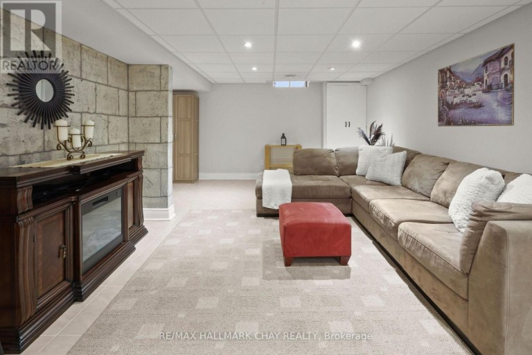 8 GRASSINGTON CRESCENT, Brampton (Northgate), Ontario, L6S1Z6