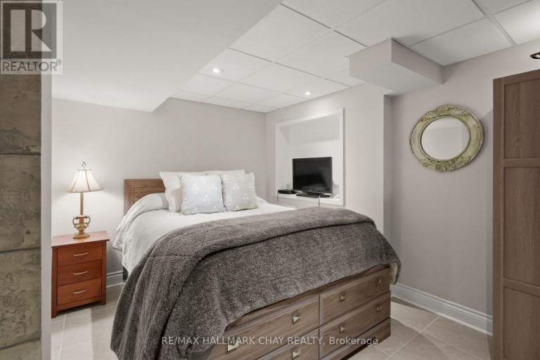 8 GRASSINGTON CRESCENT, Brampton (Northgate), Ontario, L6S1Z6