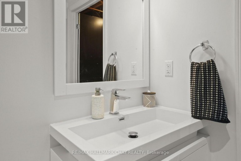 8 GRASSINGTON CRESCENT, Brampton (Northgate), Ontario, L6S1Z6