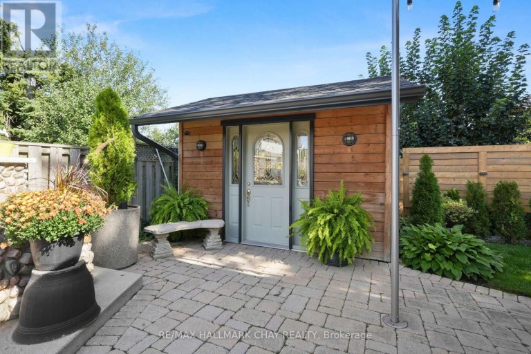 8 GRASSINGTON CRESCENT, Brampton (Northgate), Ontario, L6S1Z6