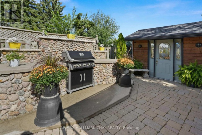 8 GRASSINGTON CRESCENT, Brampton (Northgate), Ontario, L6S1Z6