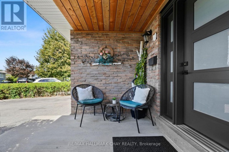 8 GRASSINGTON CRESCENT, Brampton (Northgate), Ontario, L6S1Z6